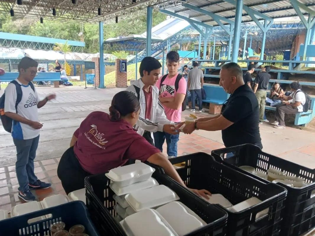 Con servicios intermitentes se sostienen a medias comedores de universidades en Táchira