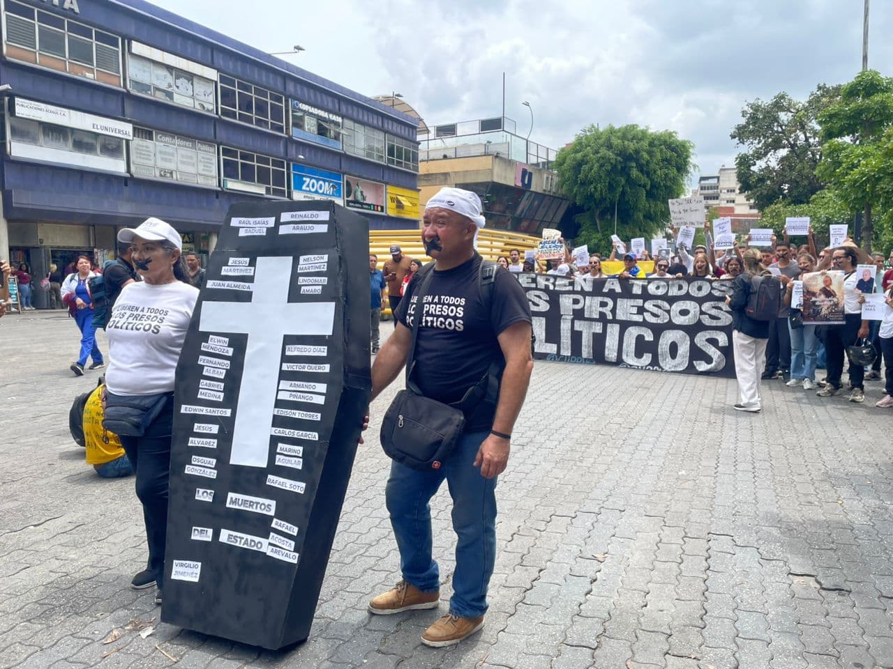 Familiares de presos políticos exigen destitución del ministro para el Servicio Penitenciario