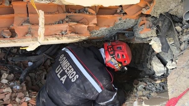 Bomberos Universitarios de la ULA intensifican despliegue de rescate en zonas de desastre