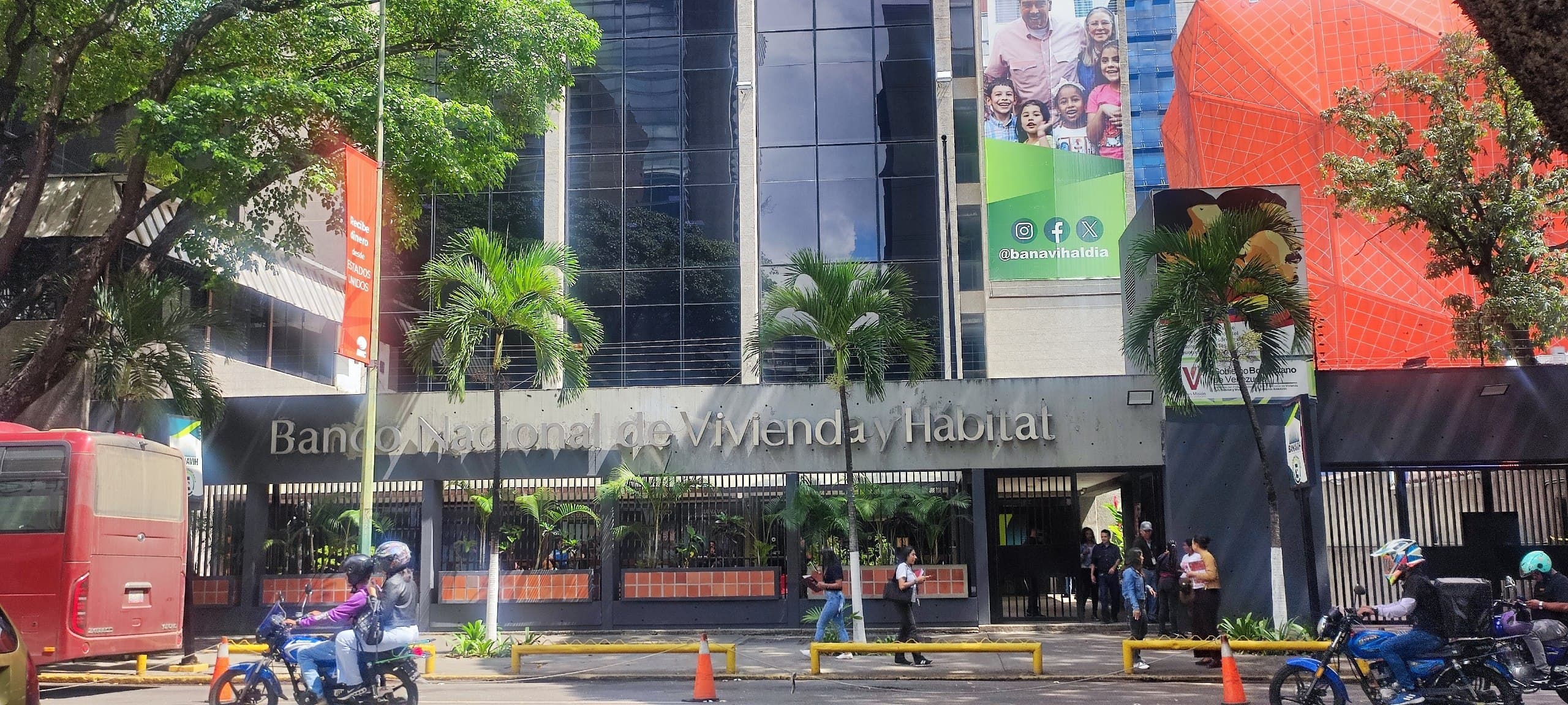 Burocracia, fallas de sistema y contradicciones frenan el acceso a créditos del plan Venezuela Renace (I/II)