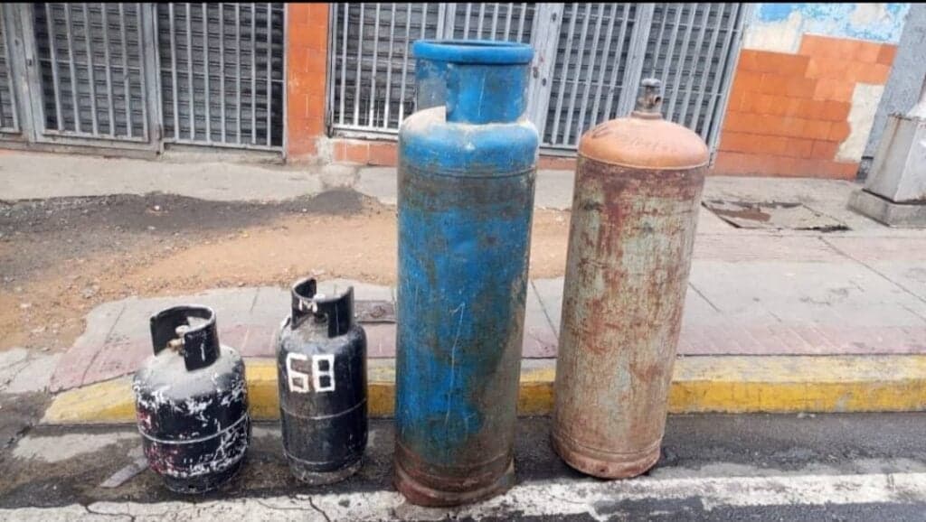 Caracas | Explosión de bombonas deja dos heridos y daños en dos locales de la avenida Victoria