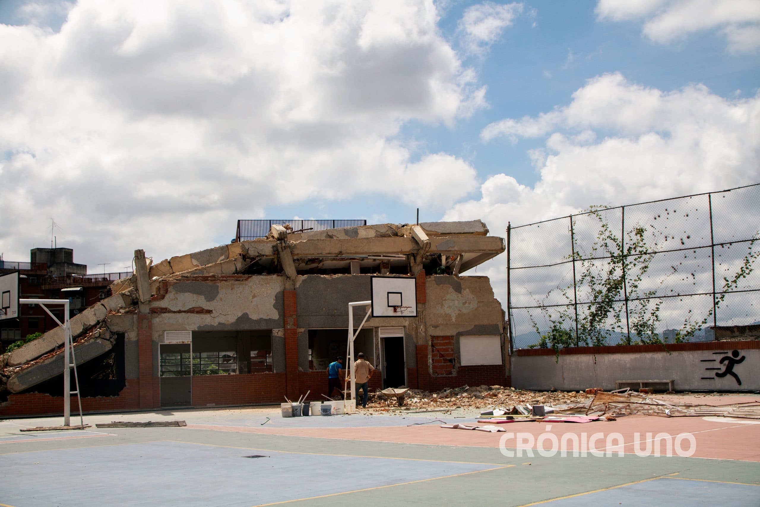 EN FOTOS | Siete pisos de historia quedaron reducidos a ruinas en el Colegio San Judas Tadeo de La Pastora