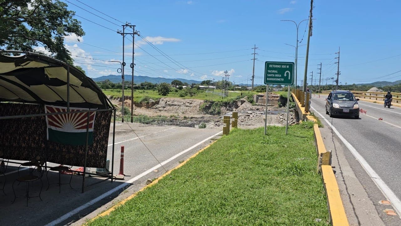 Lara | Vehículo cae al vacío en el tramo demolido del puente Yacural