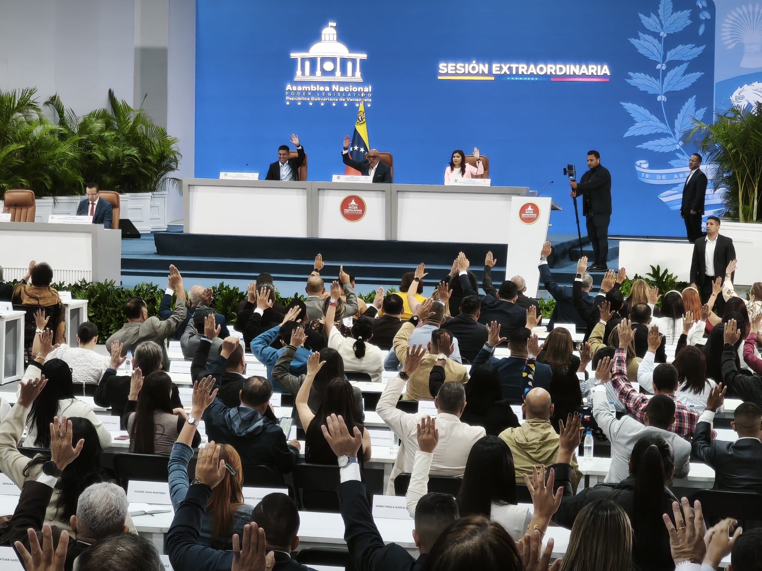 Parlamento chavista da primer paso a la reforma judicial pactada en el diálogo con la AN 2015